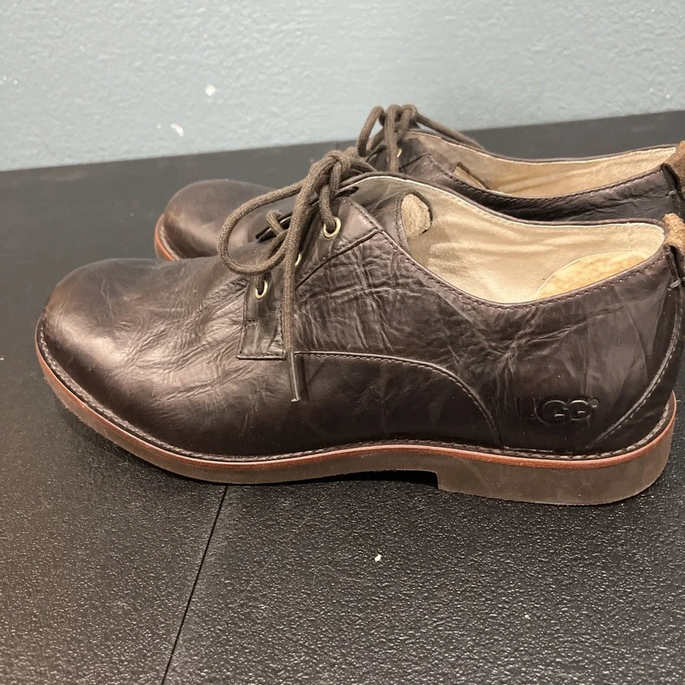 UGG Leighton Mens 10.5 Brown Leather Sheepskin Lined Chukka Desert Boots Classic